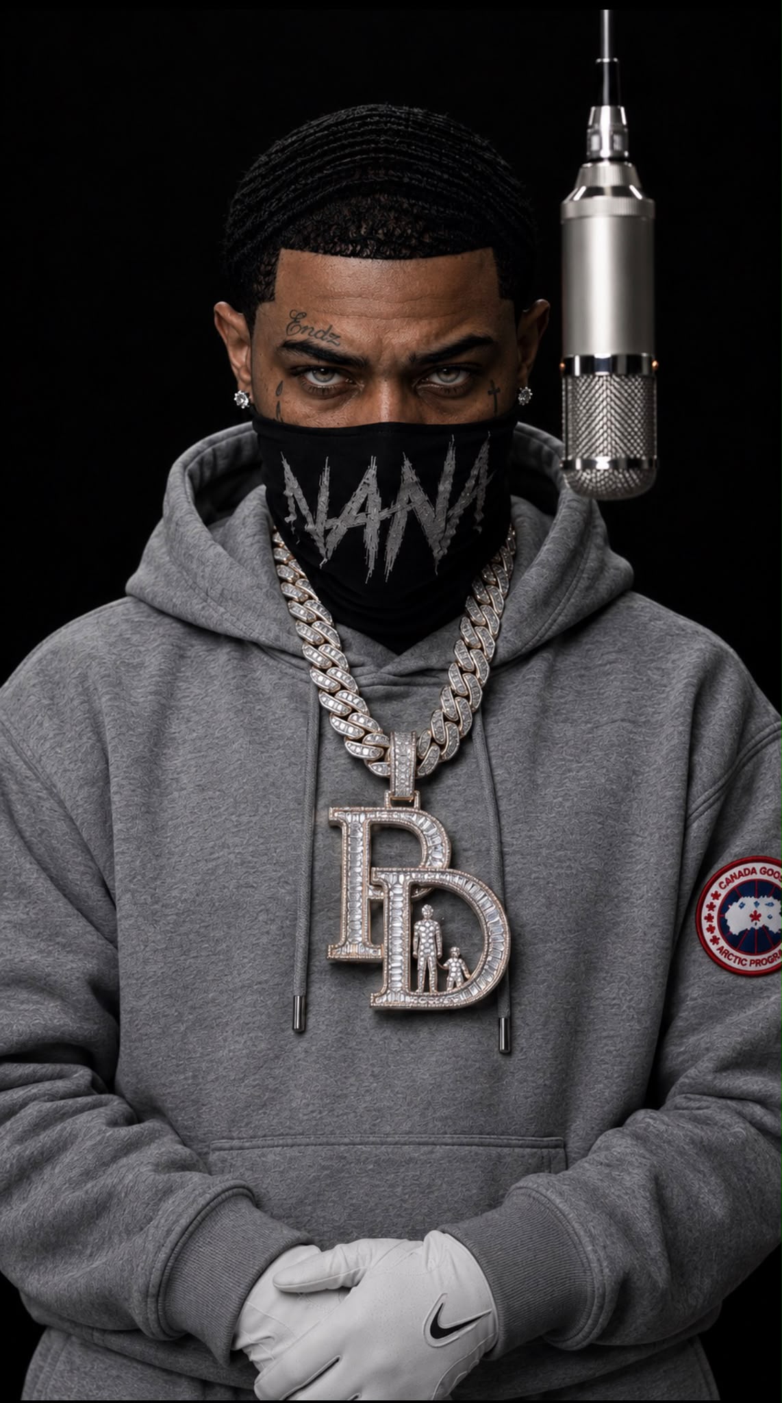 Nana Endz portrait beside a studio microphone