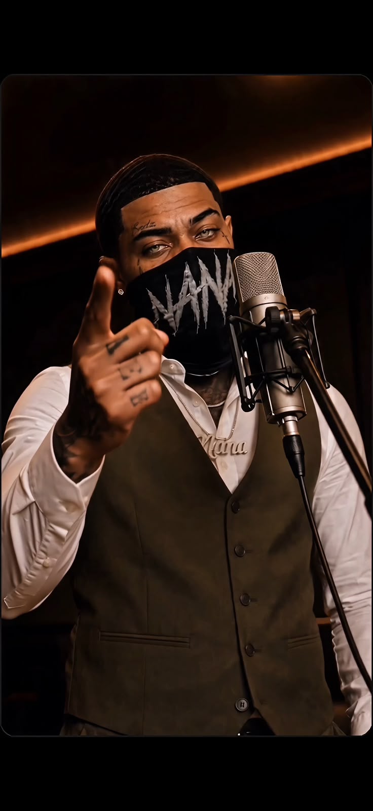 Nana Endz performing at a microphone